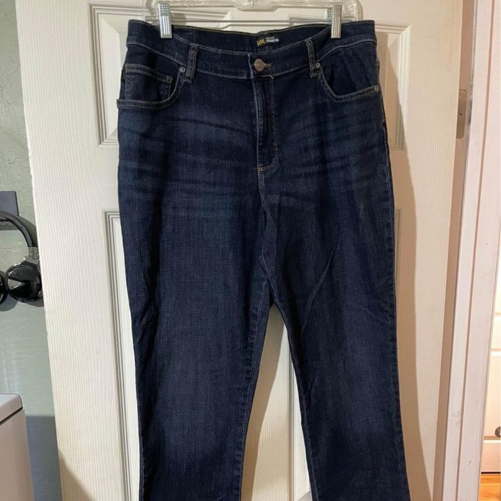 Lee Woman’s Relaxed Fit Straight Leg Dark Wash Denim Blue Jeans